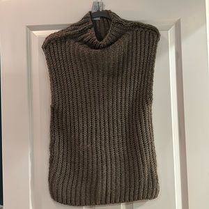 Lotus Eaters sleeveless sweater size XS